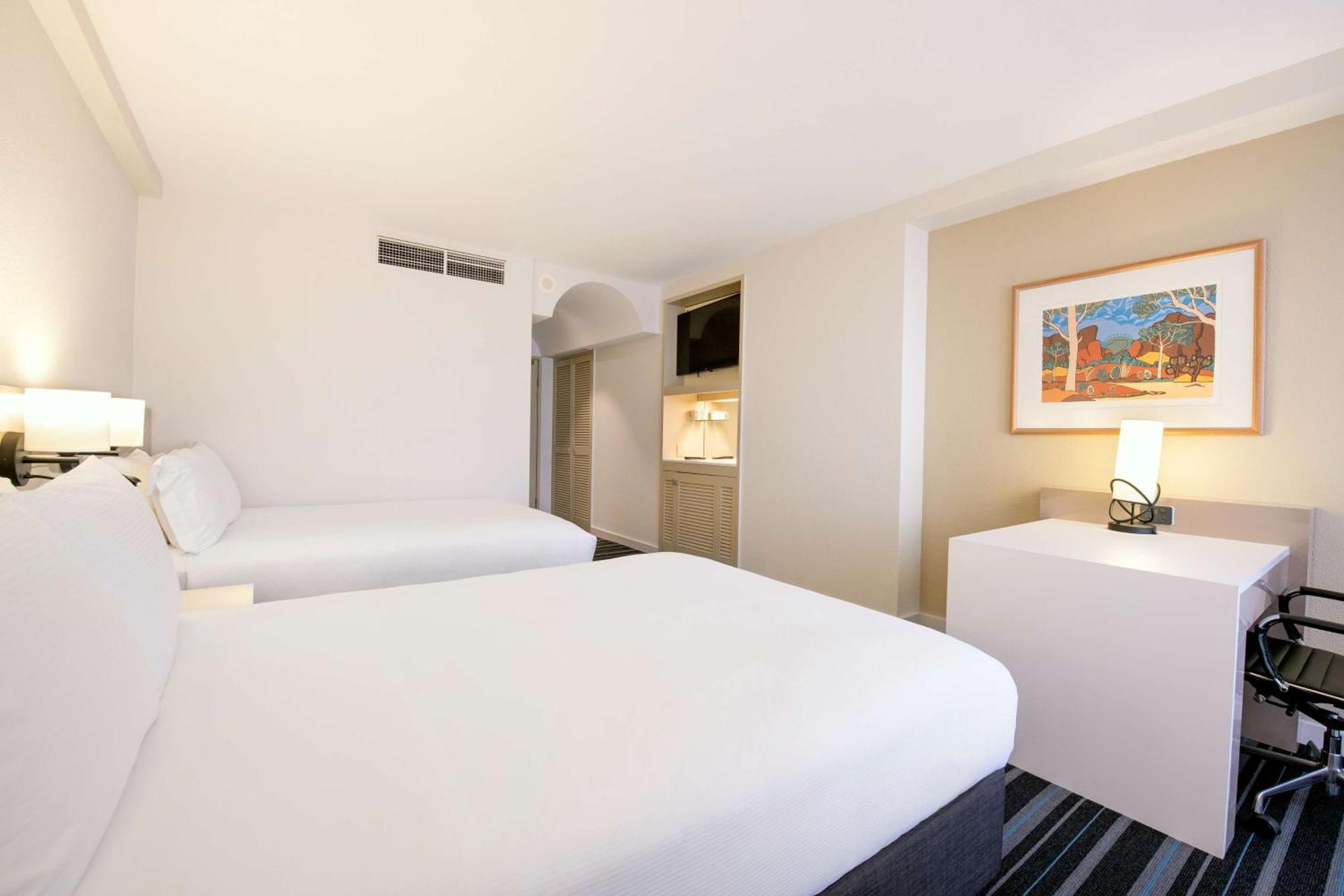 Doubletree By Hilton Esplanade Darwin Hotell Exteriör bild