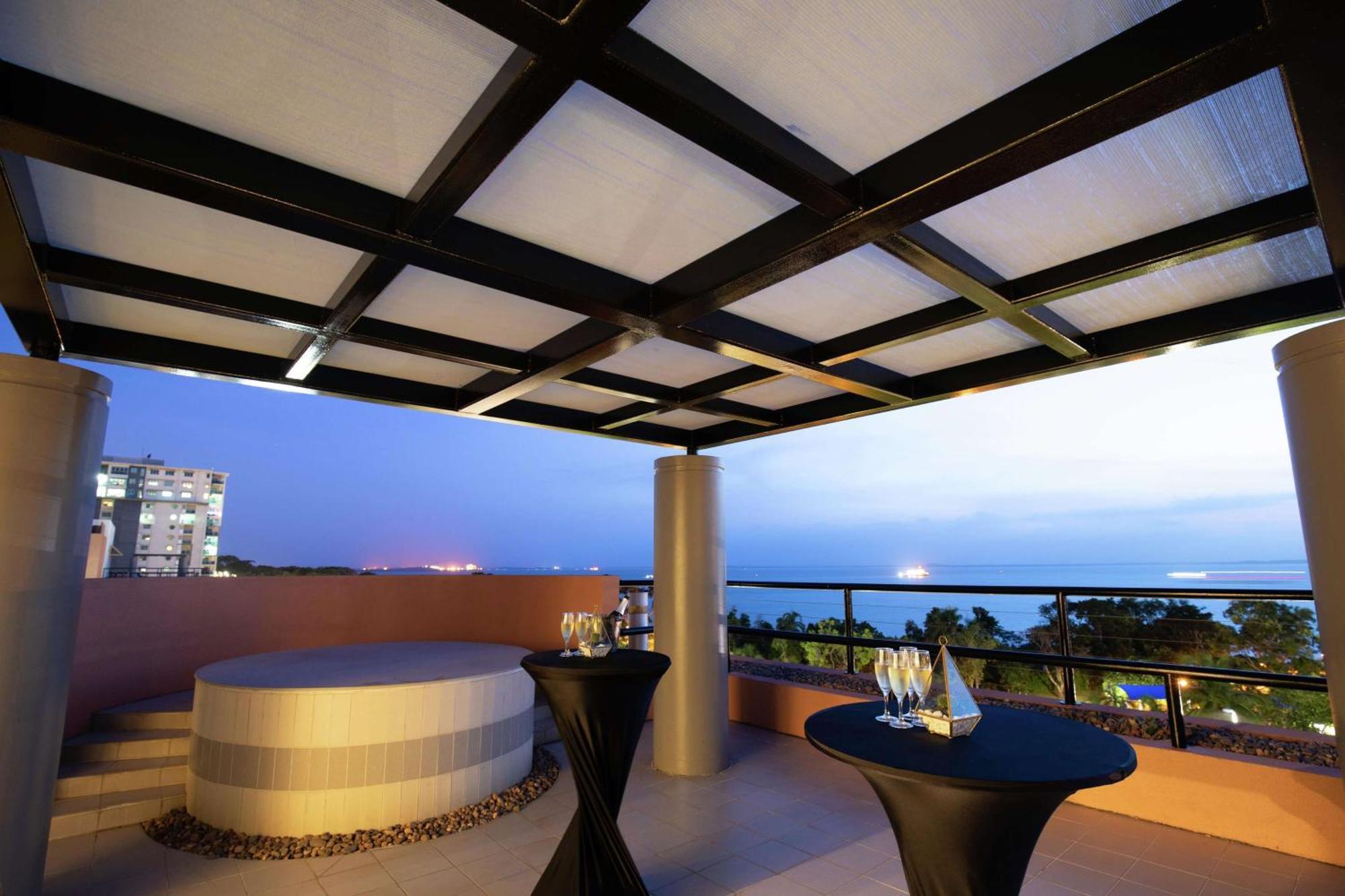 Doubletree By Hilton Esplanade Darwin Hotell Exteriör bild