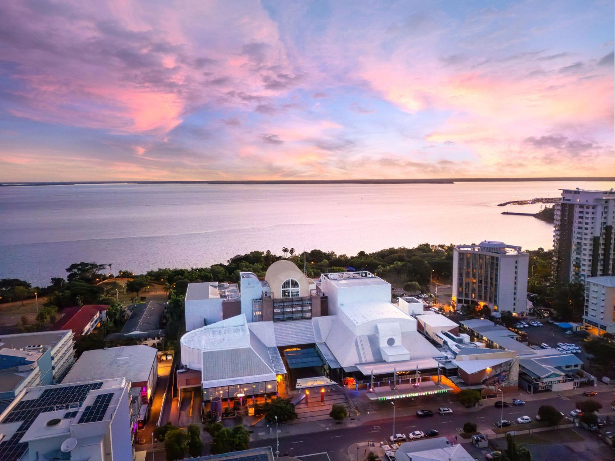 Doubletree By Hilton Esplanade Darwin Hotell Exteriör bild