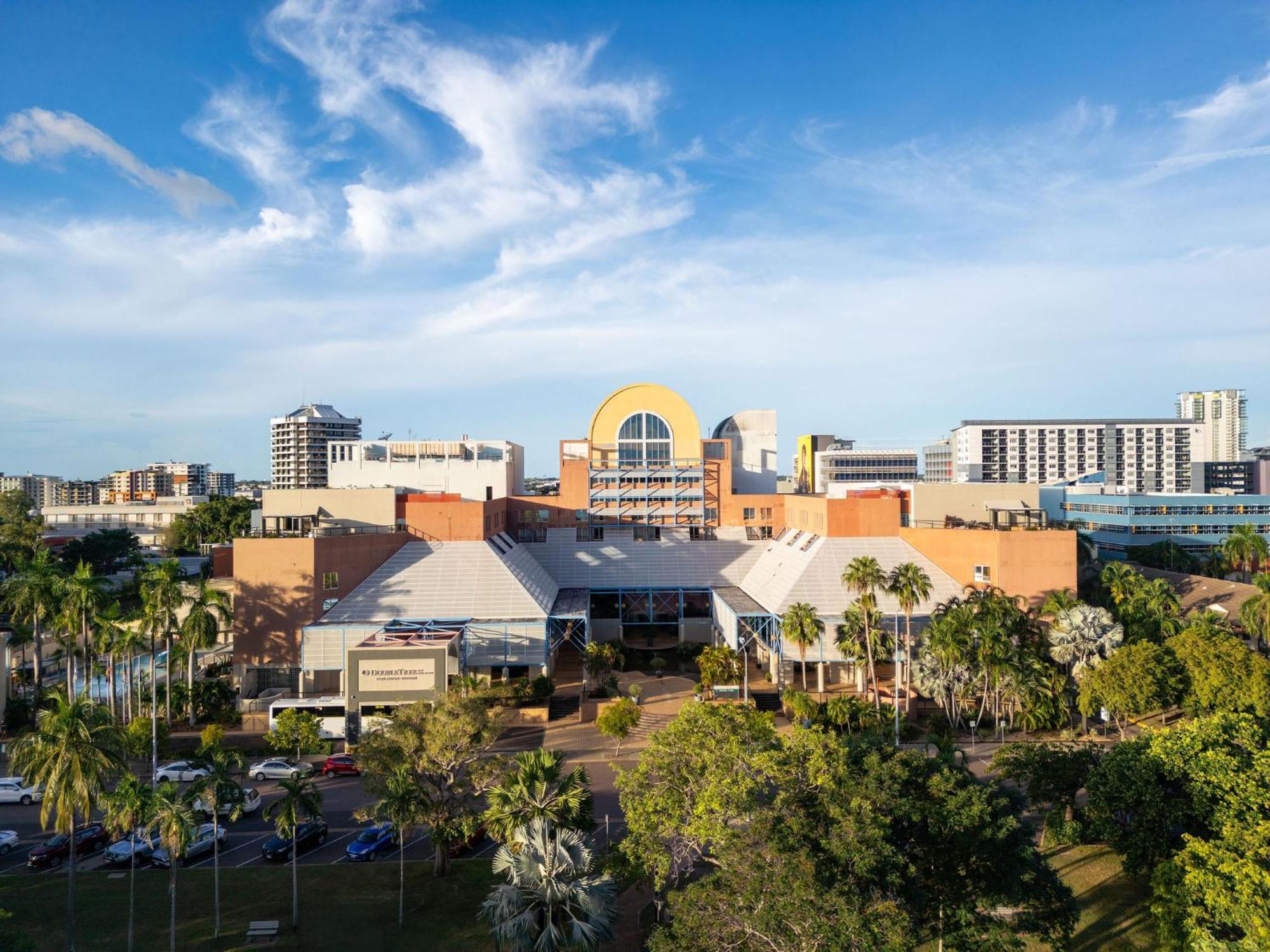 Doubletree By Hilton Esplanade Darwin Hotell Exteriör bild