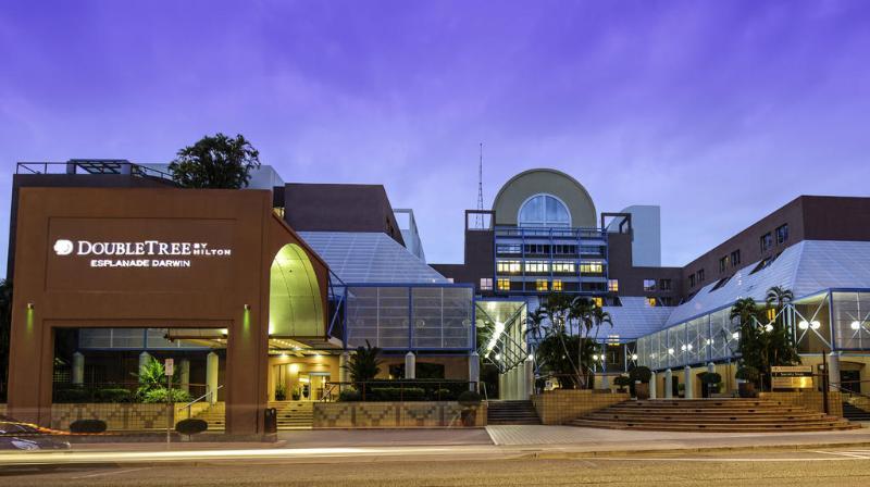 Doubletree By Hilton Esplanade Darwin Hotell Exteriör bild